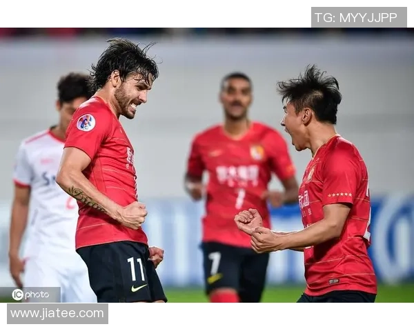 足球传奇老年合影珍藏版高清展示昔日辉煌与友谊的瞬间 足球传奇老年合影珍藏版高清展示昔日辉煌与友谊的瞬间